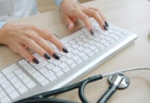 Lekarz przez internet w systemie cyfrowej opieki zdrowotnej Lekarz przez internet w systemie cyfrowej opieki zdrowotnej