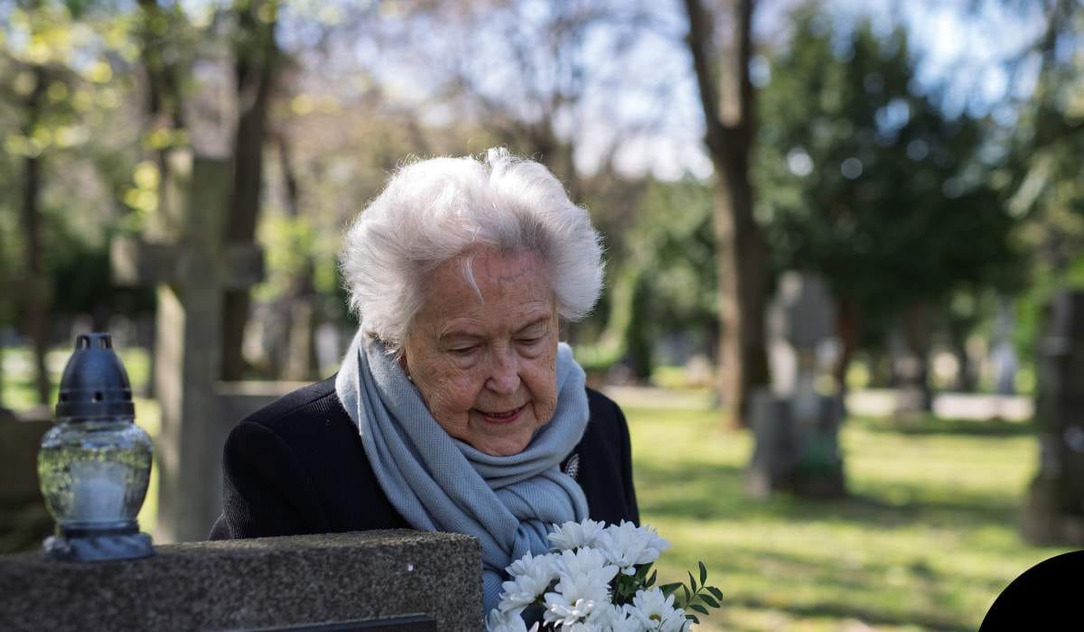 Jak upamiętnić zmarłą osobę? Jak upamiętnić zmarłą osobę?