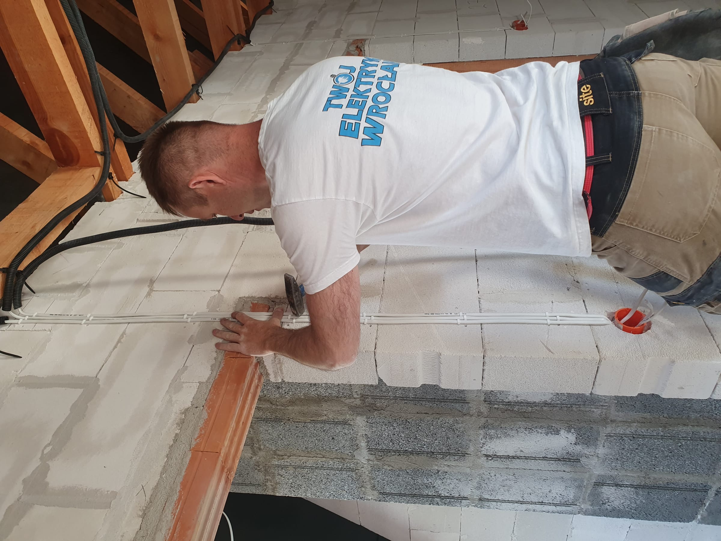 wymiana instalacji elektrycznej