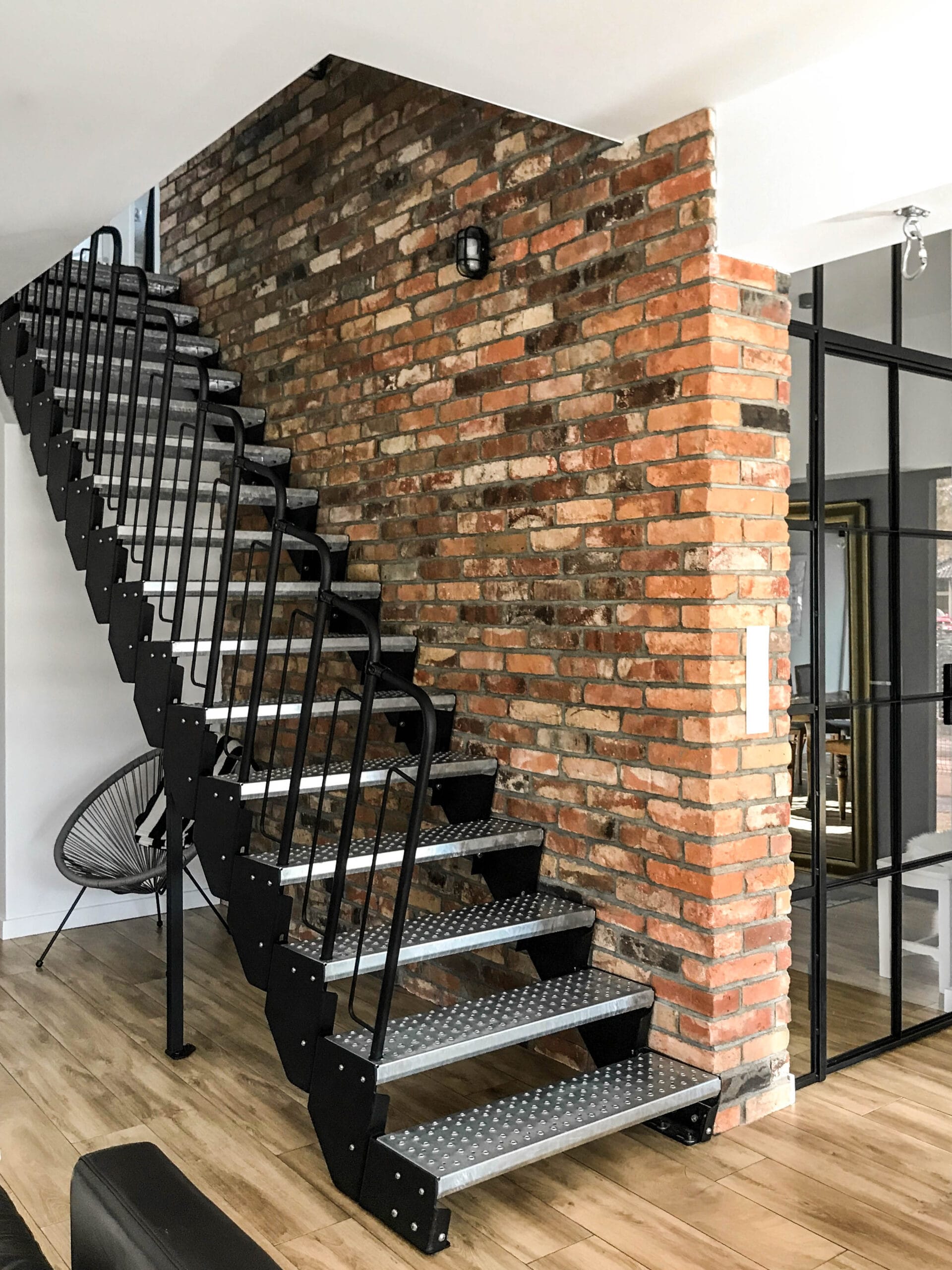 Szybki remont i nowoczesny design – dlaczego schody modułowe rewolucjonizują polskie wnętrza?