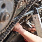Produkcja sprężyn na zamówienie – kiedy standardowe katalogowe rozwiązania to za mało?