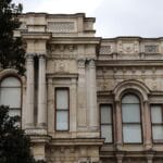 Fasada pałacu Beylerbeyi w Stambule, detal architektury osmańskiej