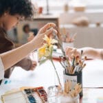 Naturalne materiały w zajęciach dla dzieci – dlaczego warto po nie sięgać?