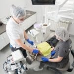 Jak dieta wpływa na zdrowie zębów? Produkty, które pomagają chronić szkliwo
