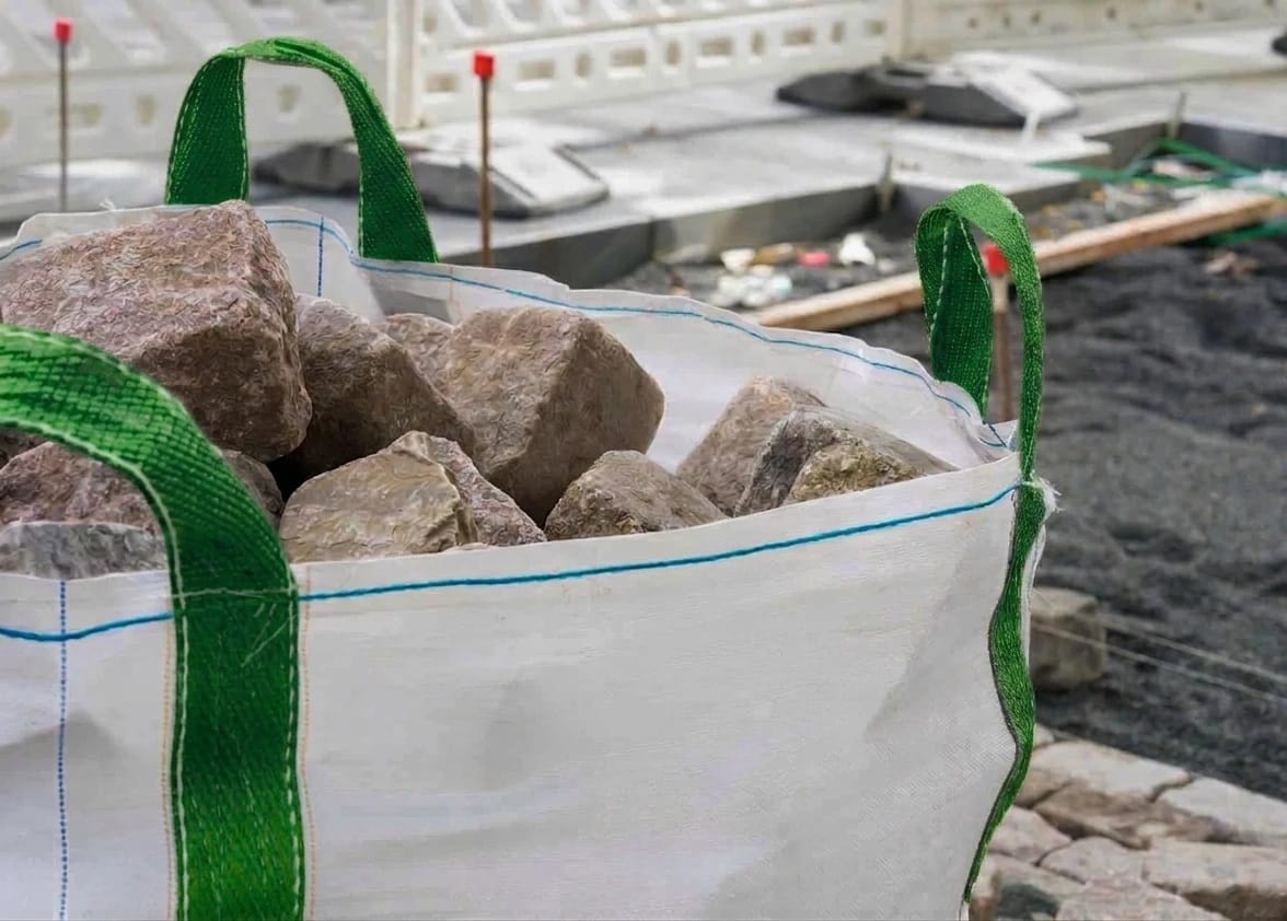 Big bagi do recyklingu, kamieni i kostki granitowej – oferta Big Bag Master dla przemysłu