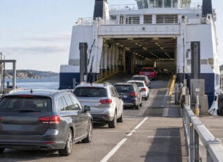 Pierwsza podróż promem z samochodem – rezerwacja, odprawa i wjazd na pokład Pierwsza podróż promem z samochodem – rezerwacja, odprawa i wjazd na pokład