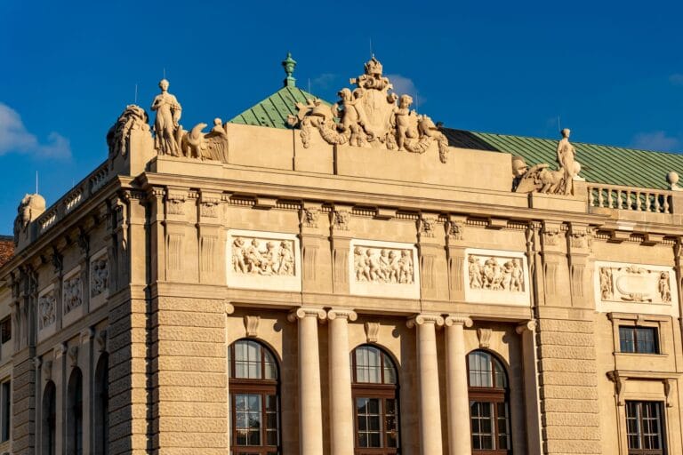 Adaptacja zabytków na cele użytkowe: procedury, zgody konserwatora i koszty inwestycji