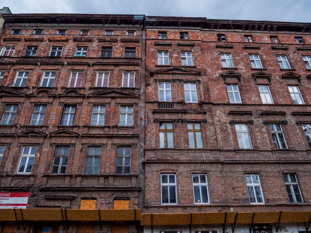 Adaptacja zabytków na cele użytkowe: procedury, zgody konserwatora i koszty inwestycji